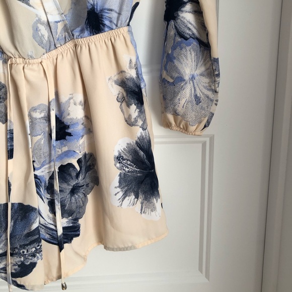 DYNAMITE Floral Romper - Picture 3 of 5